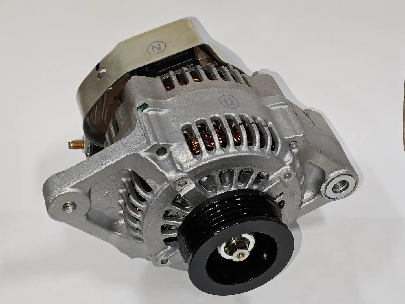 ALTERNATOR WITH PULLEY / NUT (1.3L G13BB) – SAMURAI ’85-’95