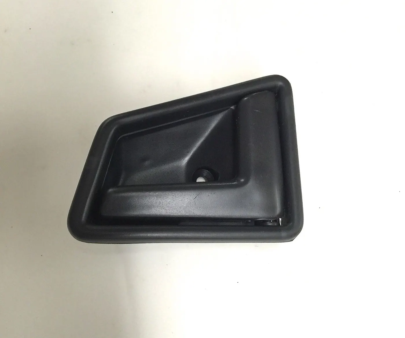 INTERIOR DOOR OPENER HANDLE RH – GRAY – GEO TRACKER / SIDEKICK ’89-’98