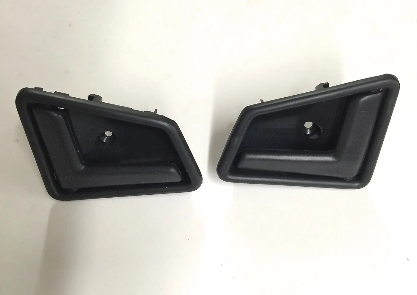 INTERIOR DOOR OPENER HANDLE RH / LH – GRAY – GEO TRACKER / SIDEKICK ’89-’98