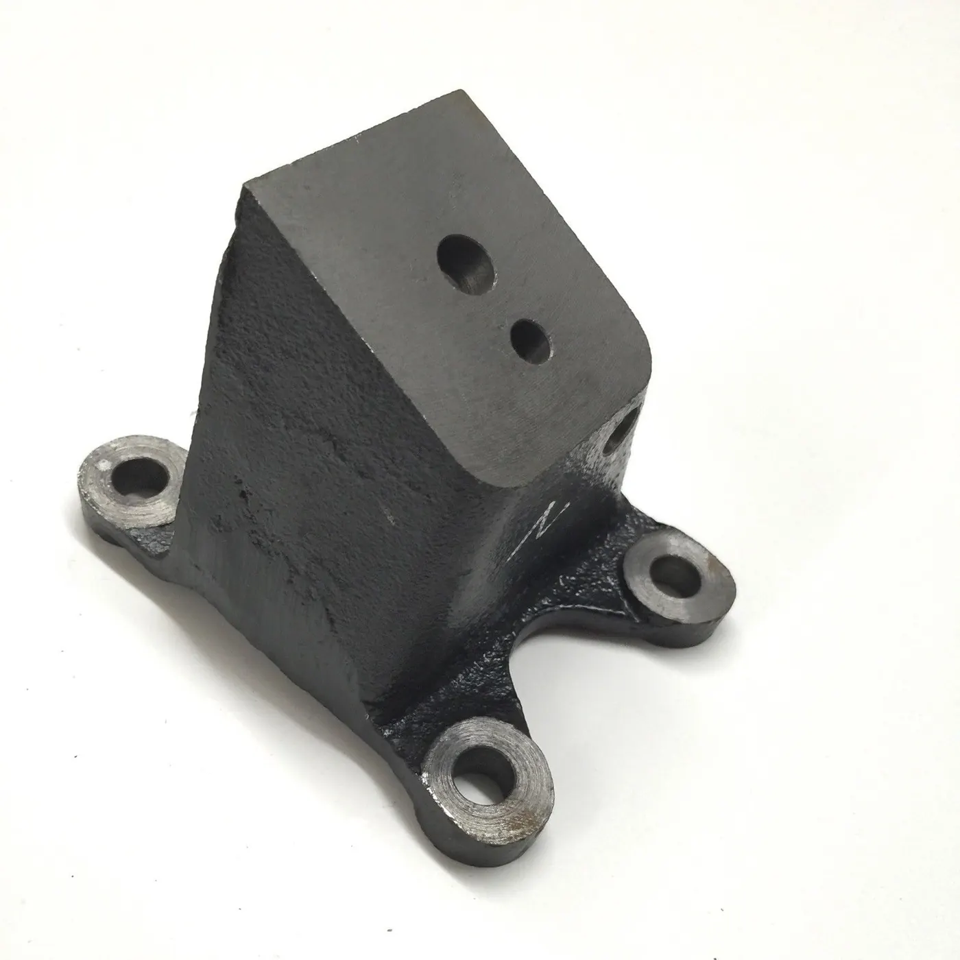 ENGINE MOUNT BRACKET / DRIVER SIDE (OEM) – SAMURAI ’85-’95