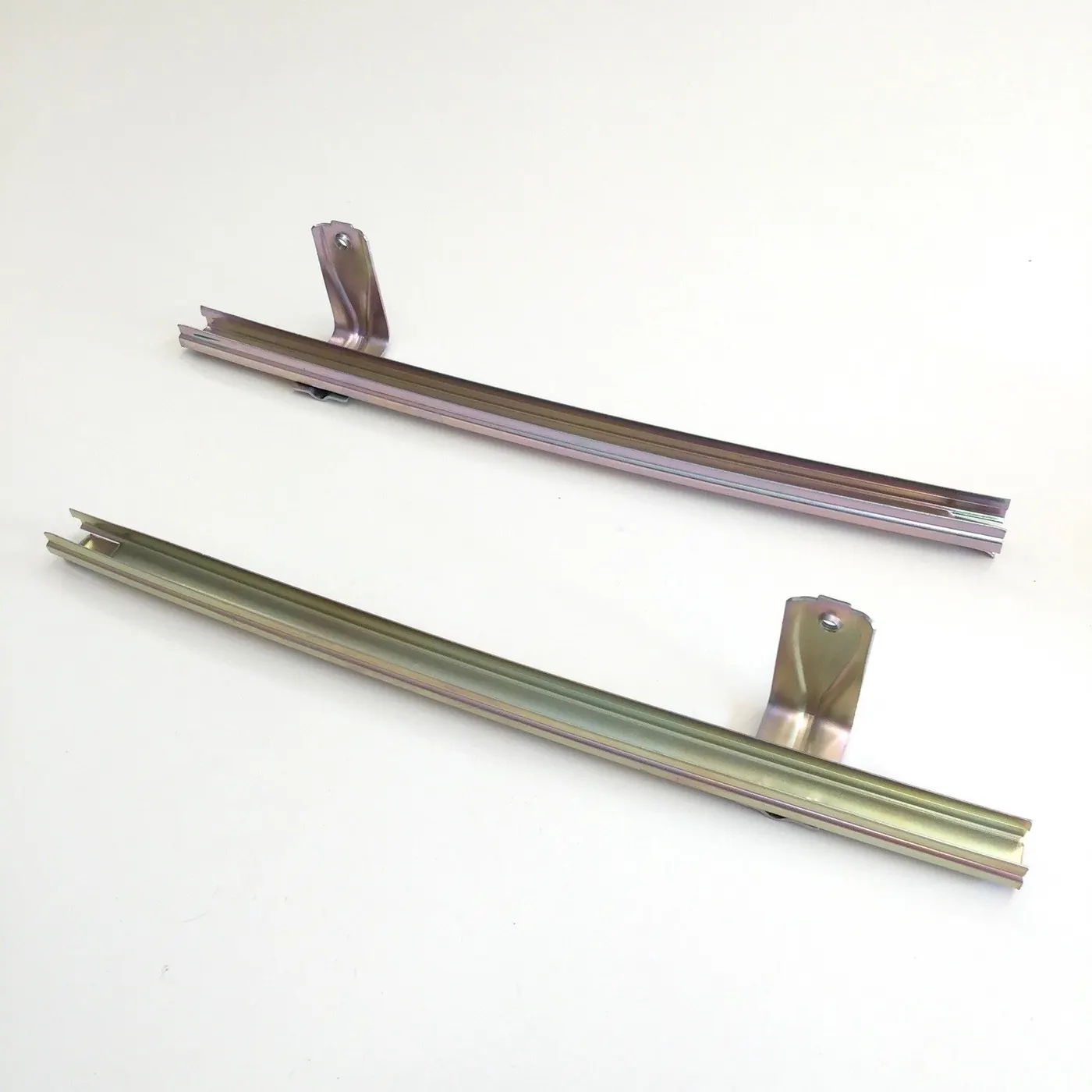 GLASS SASH GUIDE / BOTH SIDES (OEM) – SAMURAI ’80-’95