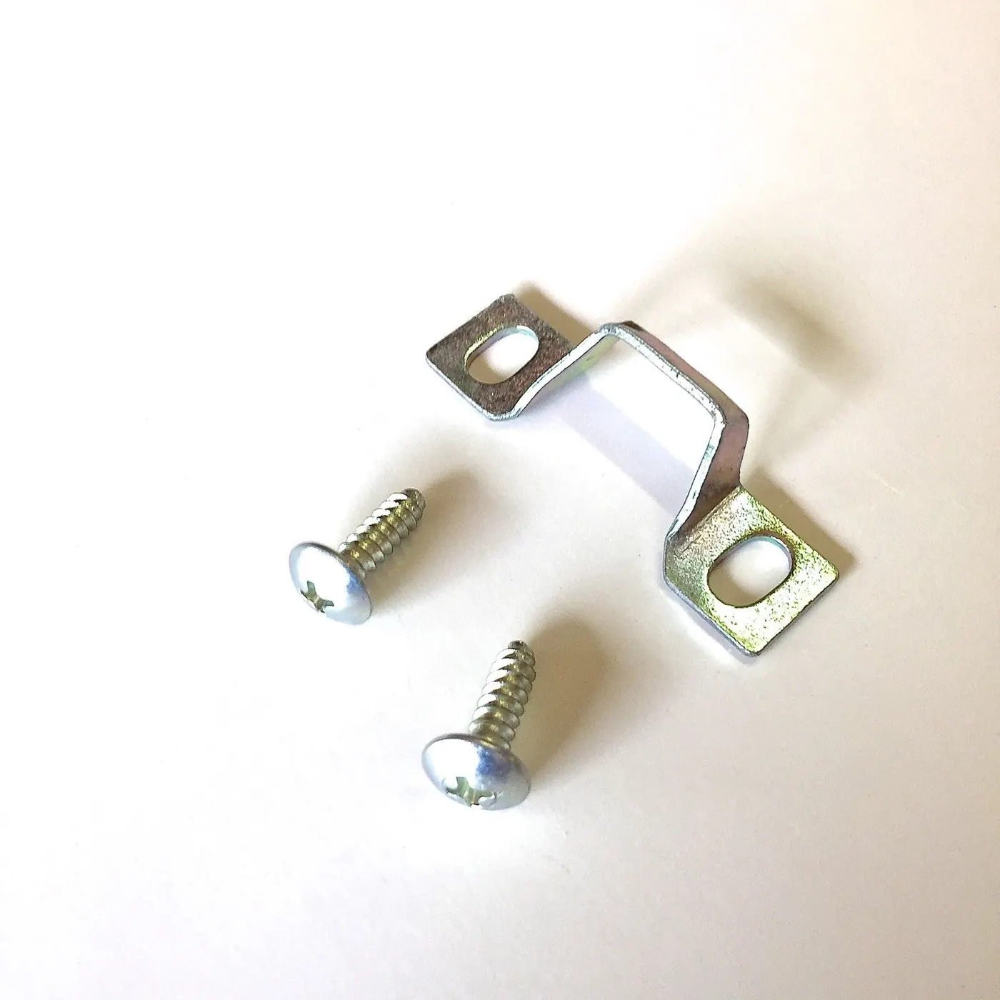 GLOVE BOX DASH STRIKER PLATE BRACKET / SCREWS – SAMURAI ’85-’88