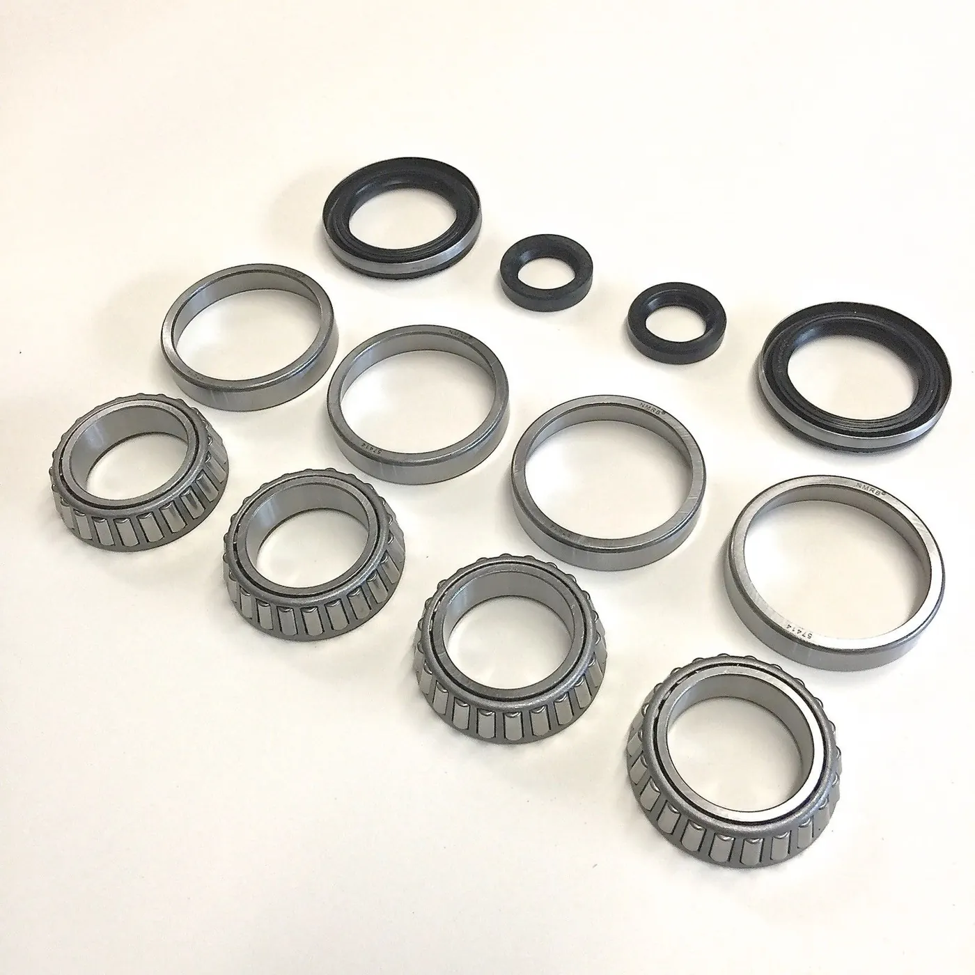 FRONT AXLE BEARINGS / OIL SEALS – (RH / LH) – SAMURAI ’85-’95