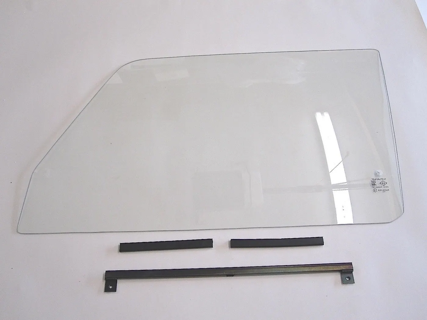 WINDOW GLASS KIT / DRIVER’S DOOR (OEM) – SAMURAI ’80-’95