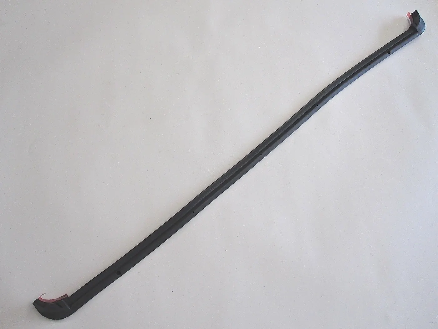 UPPER WINDSHIELD FRAME RUBBER SEAL (OEM) – SAMURAI ’80-’95
