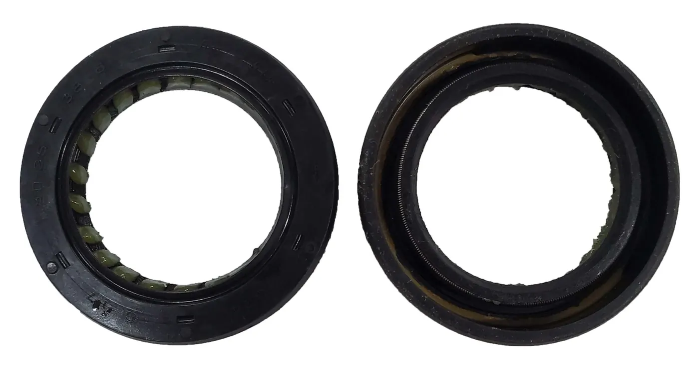 QTY 2 – FRONT AXLE OIL SEALS (OEM/SGP) – SAMURAI ’80-’95