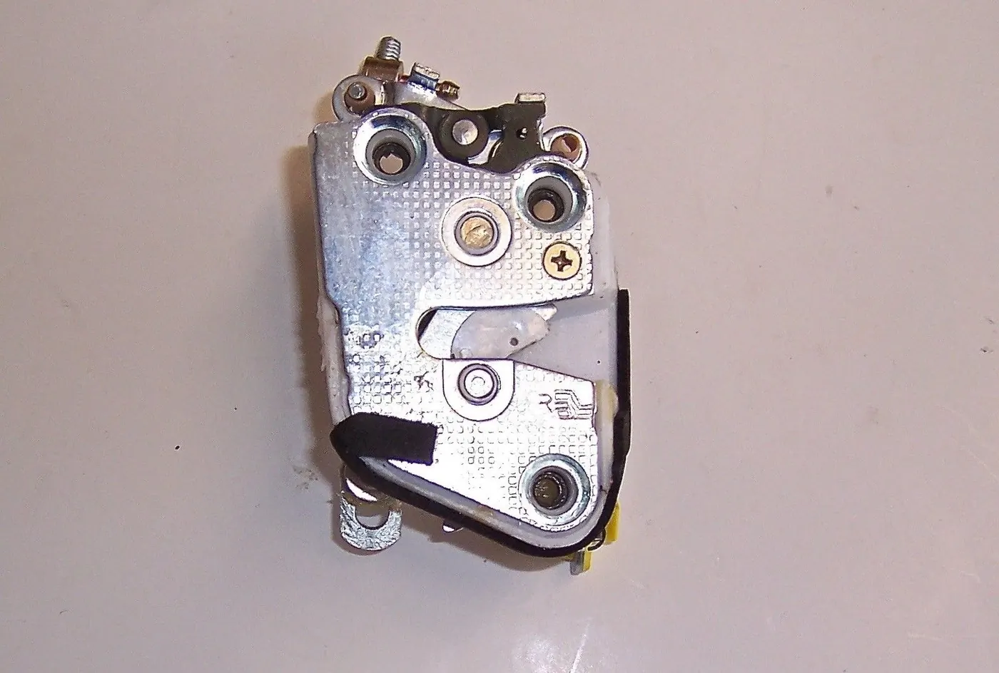 DOOR LOCK MECHANISM / PASSENGER (OEM) – SAMURAI 91′-95′