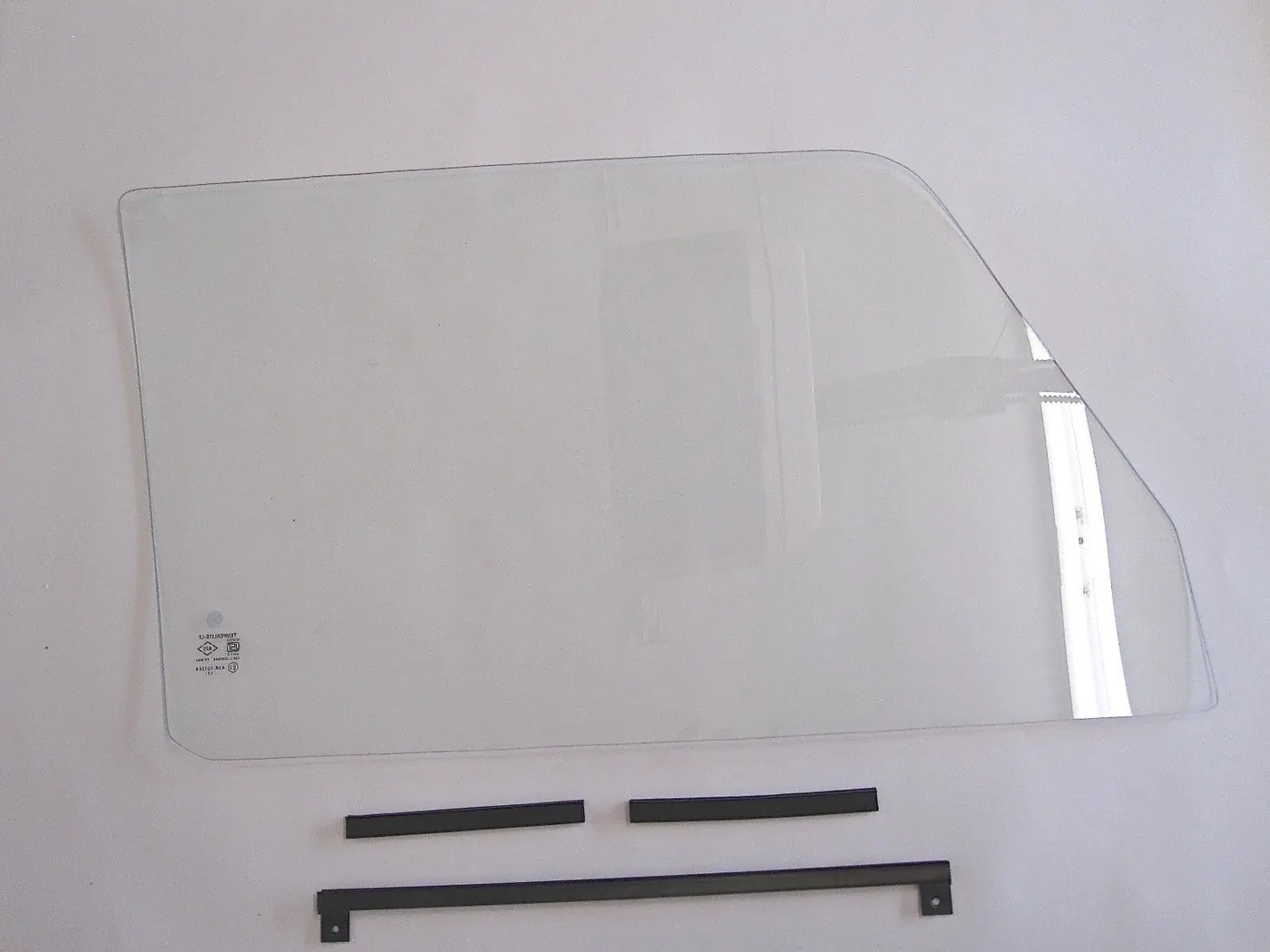 WINDOW GLASS KIT / PASSENGER’S DOOR (OEM) – SAMURAI ’80-’95