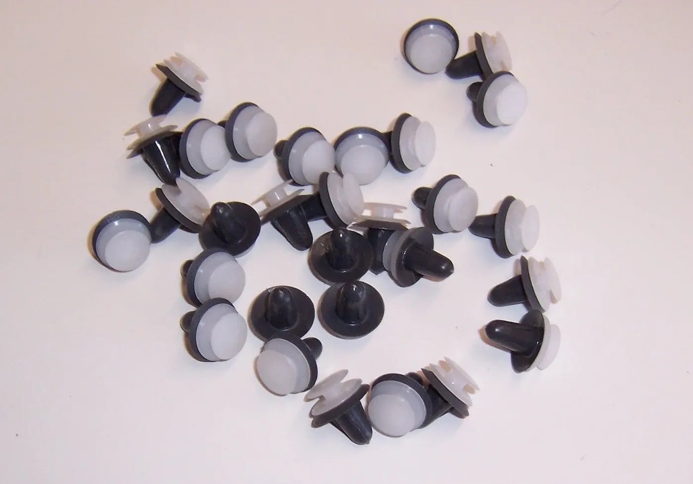 DOOR PANEL ATTACHMENT CLIPS (QTY 30 / TWO DOOR PANELS) GEO TRACKER / SIDEKICK