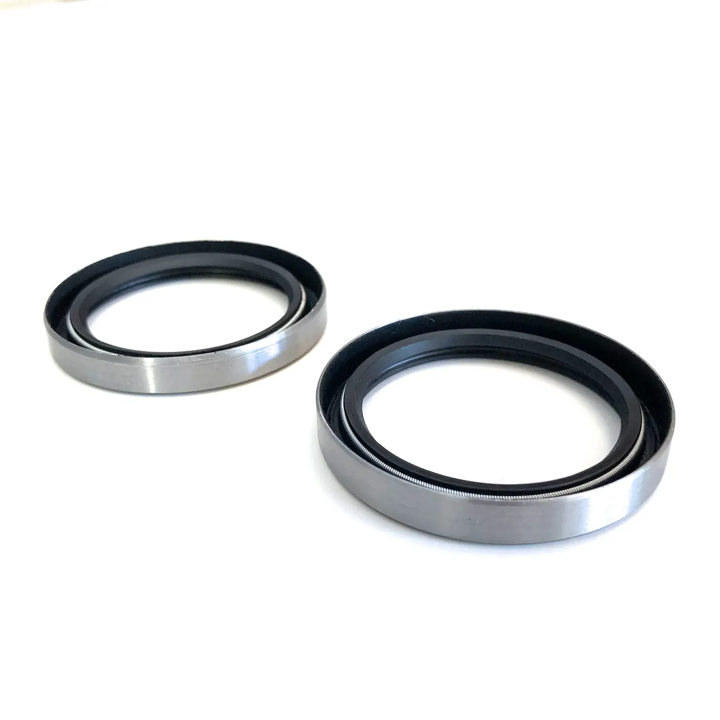 REAR AXLE OIL SEALS (RH / LH) – SAMURAI ’80-’95