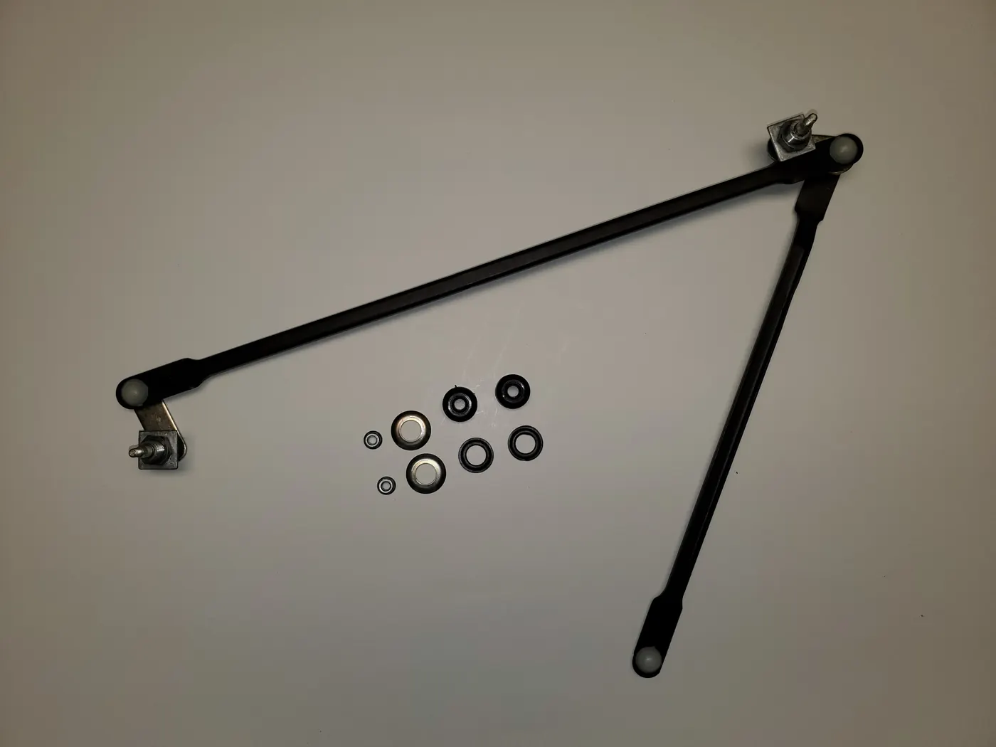 WINDSHIELD WIPER LINKAGE ASSEMBLY