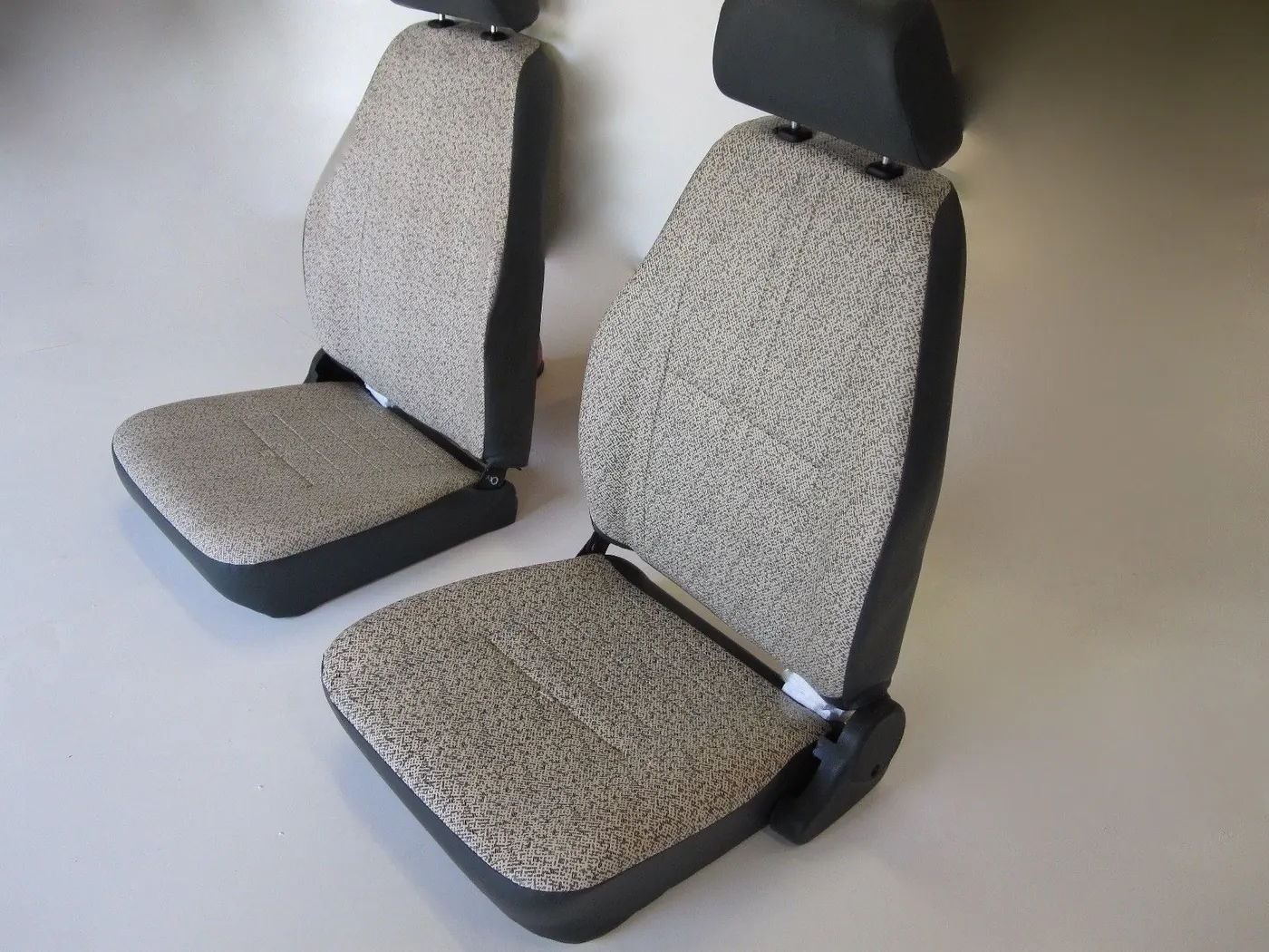 SEATS / HEADRESTS (RH / LH) (OEM) – SAMURAI ’80-’95