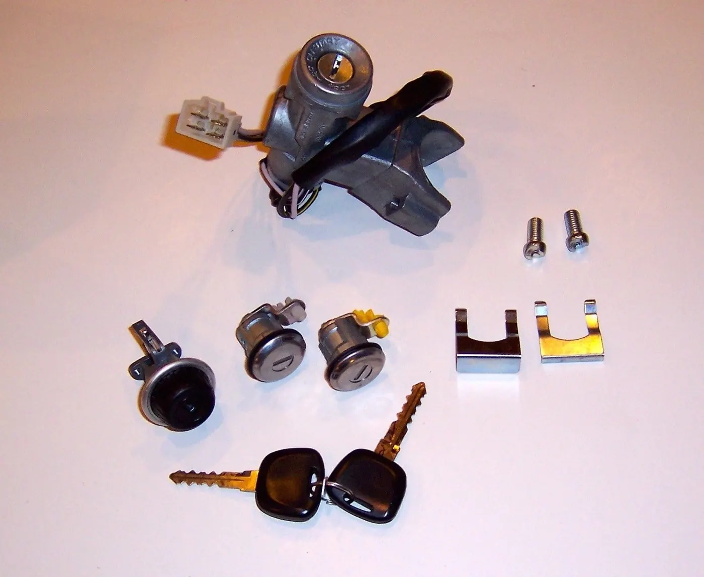 LOCK SET – IGNITION / BOTH DOORS / GLOVE BOX (OEM) – SAMURAI ’85-’92