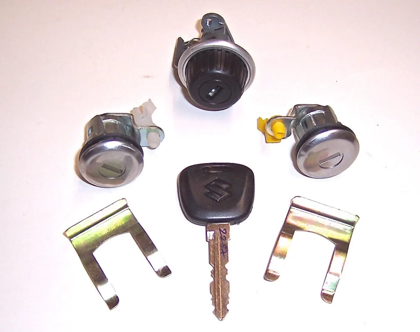 LOCK CYLINDERS, FRONT DOORS / GLOVE BOX W/KEY (OEM) – SAMURAI 86′-88′